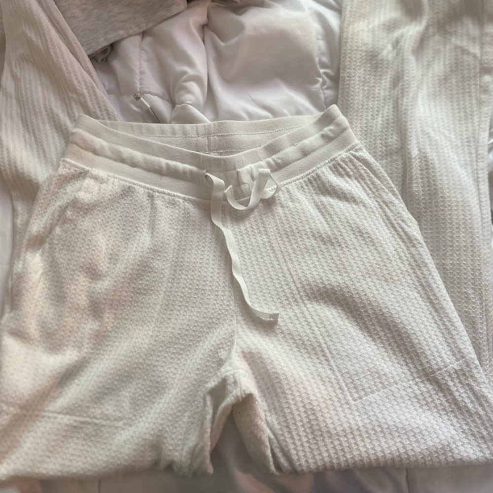 stars above white waffle knit flares xs